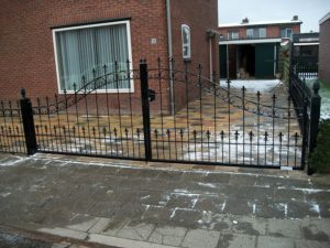 Goossens Lasbedrijf Poort met 180 graden schrnieren